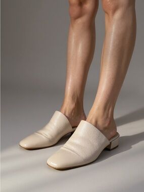 L'INTERVALLE Nude Pebbled Leather Slip-On Mules size 38